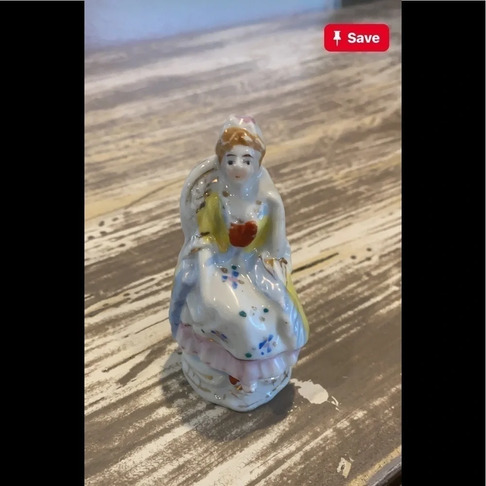 Vintage Made in Japan Porcelain Figurines (2)​​​​​​​​